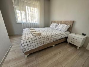 Giường trong phòng chung tại 3+1 Furnished apartment close to Konyaaltı beach