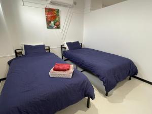 Katil atau katil-katil dalam bilik di Zenibako House 1f
