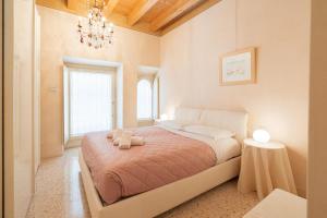 Postel nebo postele na pokoji v ubytování Relais La Torre