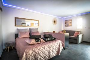 Posteľ alebo postele v izbe v ubytovaní Cap d'Agde Suit'Appart T1 Pinède 26 m2 balcon 10 m2