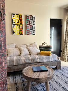 a living room with a couch and a table at Gare du Nord in Sant Joan de Labritja