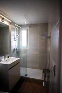 Kúpeľňa v ubytovaní Cap d'Agde Suit'Appart T1 Pinède 26 m2 balcon 10 m2