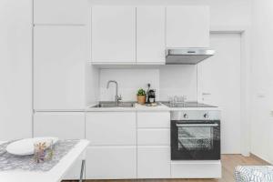 Una cocina o cocineta en VEN93 -Loreto - Duomo- Wifi - Modern - Central