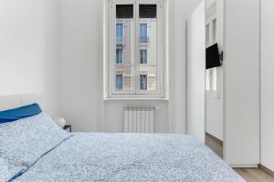 Una cama o camas en una habitación de VEN93 -Loreto - Duomo- Wifi - Modern - Central 10 fotos más