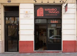 un front de magasin avec un panneau indiquant aarmaarmaarmaararmaarmaastery dans l'établissement Mambo Tango, à Barcelone