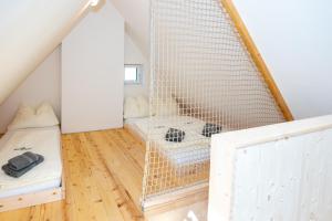 a room with two beds and a net at NaturparkResort GeoApartment in Gams bei Hieflau