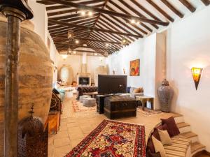 a living room with a tv and a living room with a couch at Molino Bajo in Melegis