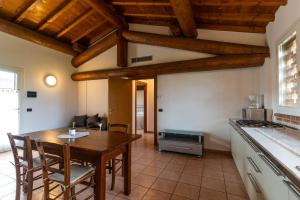 Agriturismo Corte Salandini的厨房或小厨房