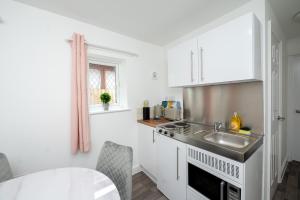 Η κουζίνα ή μικρή κουζίνα στο Brinton's Road - Modern Studio Apartments in City Centre