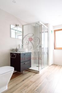 Ένα μπάνιο στο Cancela Velha Guest•House +14 φωτογραφίες