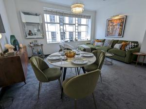 a living room with a table and chairs at Pass the Keys High Specification Luxury City Centre Apartment in Birmingham
