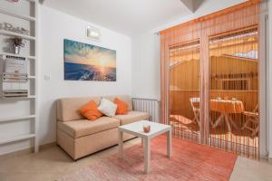 Posedenie v ubytovaní Rona Apartment JM 38