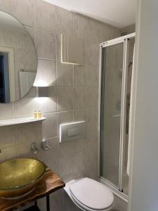A bathroom at Sauerland Hotel & Gastronomie GmbH