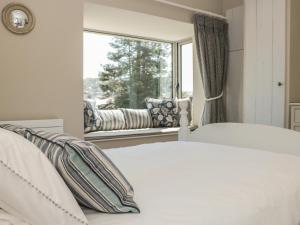 a bedroom with a bed and a window at 44 Above Town in Dartmouth