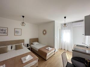 Postel nebo postele na pokoji v ubytování Danin apartmani