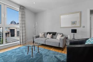 a living room with a couch and a glass table at GuestReady - City escape in Tower Hill in London