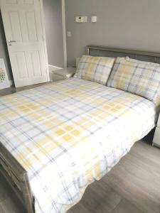 A bed or beds in a room at Valley Stream Guest Accommodation