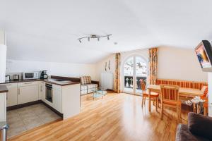Kuchyň nebo kuchyňský kout v ubytování Weidegg - Hotel Garni