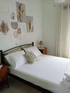 Postel nebo postele na pokoji v ubytování ΑLEXANDRAS HOUSE