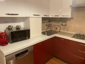 a kitchen with a microwave and a sink at Sunny house in SantʼAmbrogio di Valpolicella