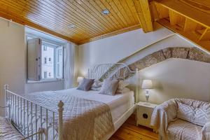 Postel nebo postele na pokoji v ubytování Amazing Duplex at Alfama