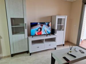 TV a/nebo společenská místnost v ubytování Las Jarcias 3A