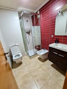 Koupelna v ubytování Las Jarcias 3A + 9 fotografií