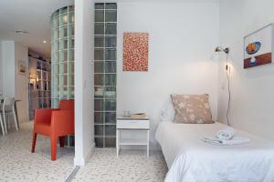 A bed or beds in a room at Habitat Apartments Pedrera