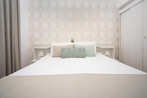 Кровать или кровати в номере Apartments Adeona