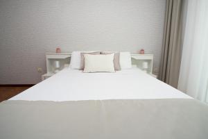 Кровать или кровати в номере Apartments Adeona