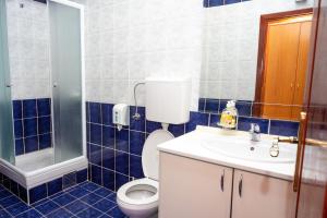 Ванная комната в Apartments Adeona