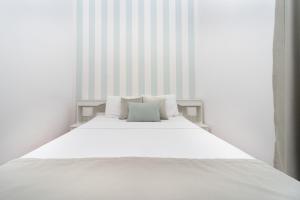 Кровать или кровати в номере Apartments Adeona