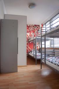 מיטה או מיטות קומותיים בחדר ב-SweetDream Guesthouse