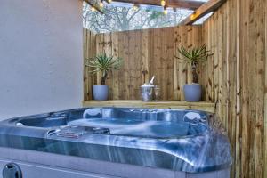 Gambar di galeri bagi Olive Cottage by Group Retreats di Bampton