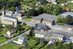 an aerial view of a small town with buildings at Chez marcelle in Éteignières
