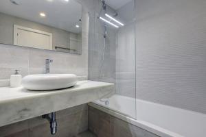 Kúpeľňa v ubytovaní Luxurious Apartment at Estepona Hills with stunning views