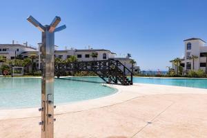 Bazén v ubytovaní Luxurious Apartment at Estepona Hills with stunning views alebo v jeho blízkosti