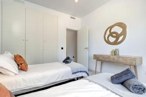Posteľ alebo postele v izbe v ubytovaní Luxurious Apartment at Estepona Hills with stunning views