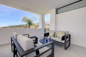 Posedenie v ubytovaní Luxurious Apartment at Estepona Hills with stunning views