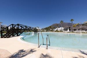 Bazén v ubytovaní Luxurious Apartment at Estepona Hills with stunning views alebo v jeho blízkosti
