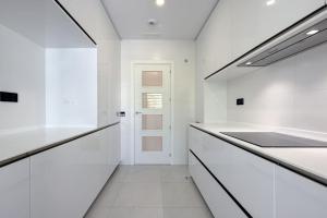Kuchyňa alebo kuchynka v ubytovaní Luxurious Apartment at Estepona Hills with stunning views