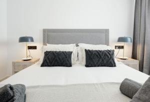 Posteľ alebo postele v izbe v ubytovaní Luxurious Apartment at Estepona Hills with stunning views