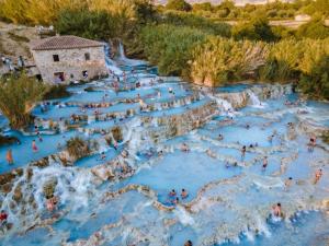 a group of people in the water at a water park at Appartamento Alba Gradoli in Gradoli