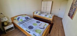 Ein Bett oder Betten in einem Zimmer der Unterkunft City Apartment Cologne-Weiden