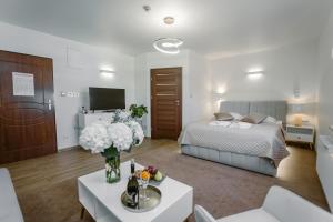 Łóżko lub łóżka w pokoju w obiekcie Hotel Kosmowski