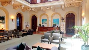 Posezení v ubytování Trenython Manor Resort