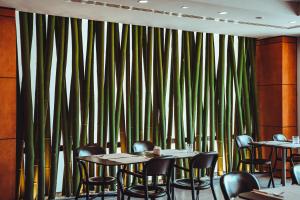 Restaurace v ubytování Courtyard by Marriott Tbilisi