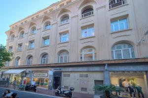 Budynek, w którym mieści się apartament