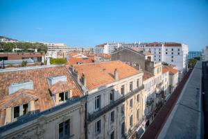 Widok na miasto Cannes z tego apartamentu