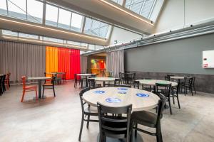 En restaurant eller et andet spisested på a&o Copenhagen Sydhavn